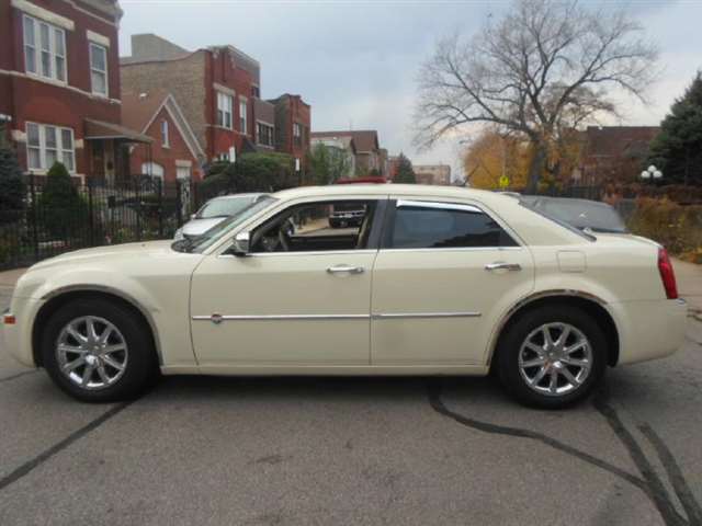 2008 Chrysler 300 C HEMI 4dr Sedan